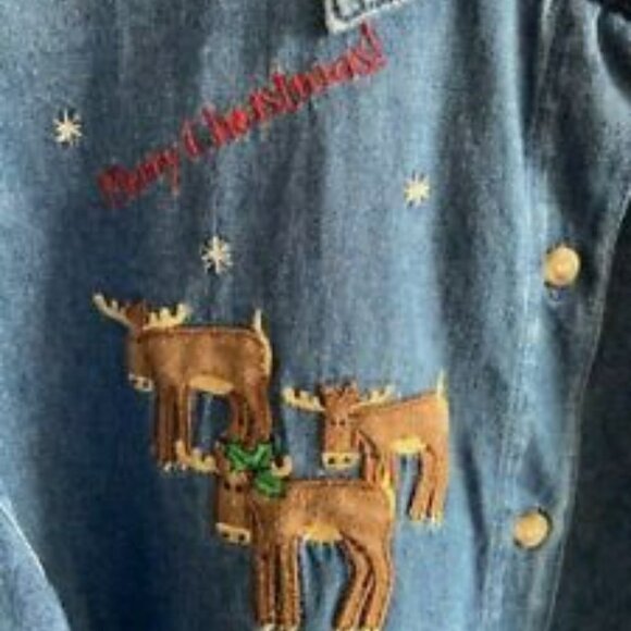 BLUE DENIM WOMEN'S SHIRT EMBROIDERED MERRY CHRISTMAS SIZE LARGE - Picture 5 of 6